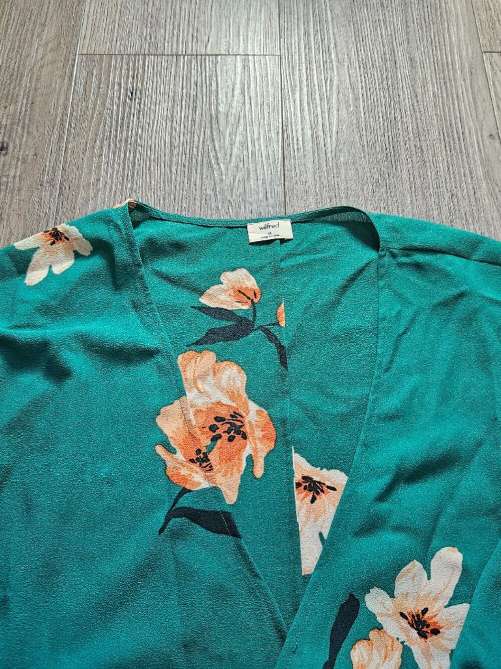 Wilfred Aritzia Green Floral Design Wrap Blouse Chic Long Sleeve Top Size M - Picture 3 of 6